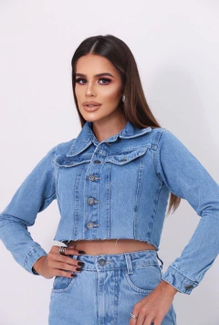 Jaqueta Jeans Feminina Curta Desfiada Bolso Falso