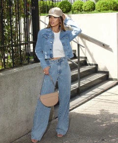 Jaqueta Jeans Feminina Bolso Falso