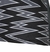 Detalhe de tecido com padrão em zig-zag em preto, cinza e branco, ideal para vestuário esportivo.