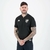 tecnologia-reveladora-camisa-goleiro-vasco
detalhes-gola-padre-preta-camisa-vasco
camisa-de-goleiro-vasco-preta-100-anos
detalhe-da-faixa-preta-camisa-goleiro-vasco
escudo-retro-vasco-camisa-24-25