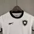 Detalhe da costura e estampa do uniforme Botafogo infantil 2023/2024
