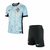 Conjunto infantil de futebol da seleção de Portugal, composto por camisa branca com detalhes em azul e shorts pretos.