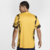 Camisa dourada Inter de Milão III 2024/25 vista de costas, com detalhes em preto.