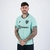 Homem posando com a camisa Paysandu Lobo III 2024/25 na cor verde, com detalhes em preto e logotipo do time.