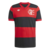Camisa comemorativa do Flamengo, com listras vermelhas e pretas, confeccionada pela Adidas.