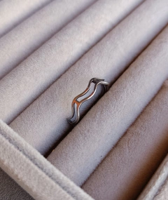 Anel Ondulado e Traço - comprar online