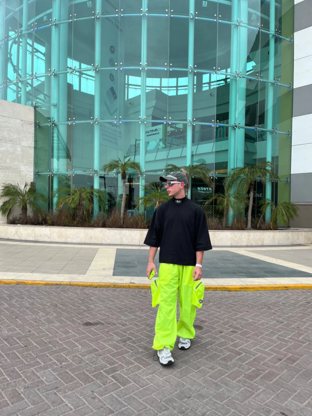 CARGO PARACHUTE PANTS NEON