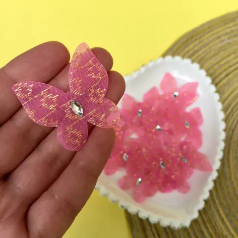 APLIQUE BORBOLETA ROSA EM TECIDO COM BRILHO E STRASS - 2 UNIDADES