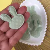 APLIQUE COELHINHO EM TECIDO VERDE - 1 UNIDADE
