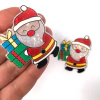 APLIQUE PAPAI NOEL PRESENTE ACRÍLICO LEVEMENTE CURVADO - 1 UNIDADE