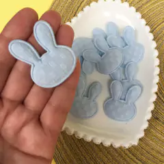 APLIQUE COELHINHO EM TECIDO AZUL BEBÊ - 1 UNIDADE