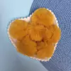 POMPOM PELINHO AMARELO ESCURO (5CM) - 2 UNIDADES