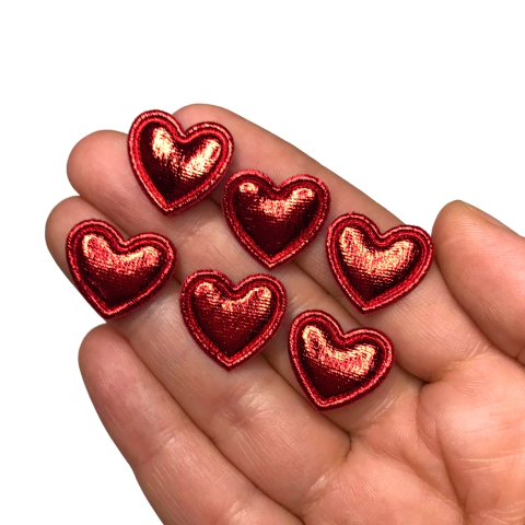 APLIQUE CORAÇÃO METALIZADO VERMELHO 1,5CM - 6 UNIDADES