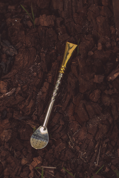 BOMBILLON CINCELADO PICO BRONCE