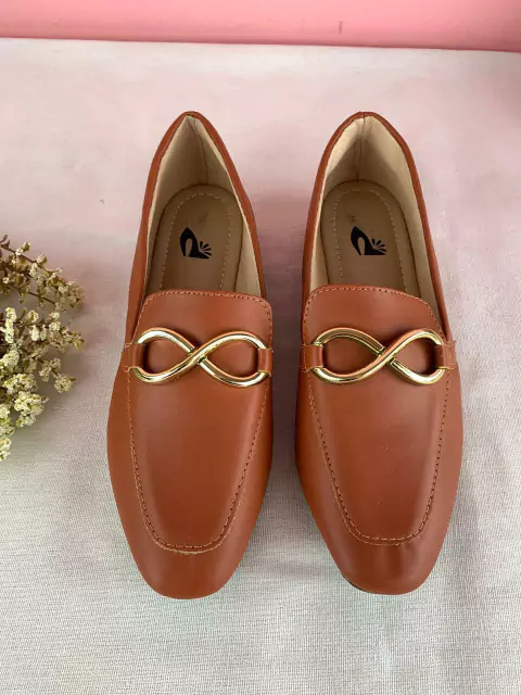Mocassim Quadrado Canela Com Enfeite Infinito - comprar online