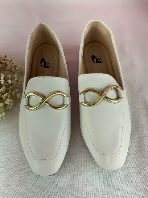 Mocassim Quadrado Off White Com Enfeite Infinito - comprar online