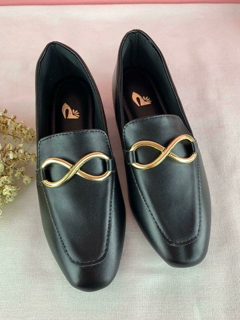 Mocassim Quadrado Preto Com Enfeite Infinito - comprar online