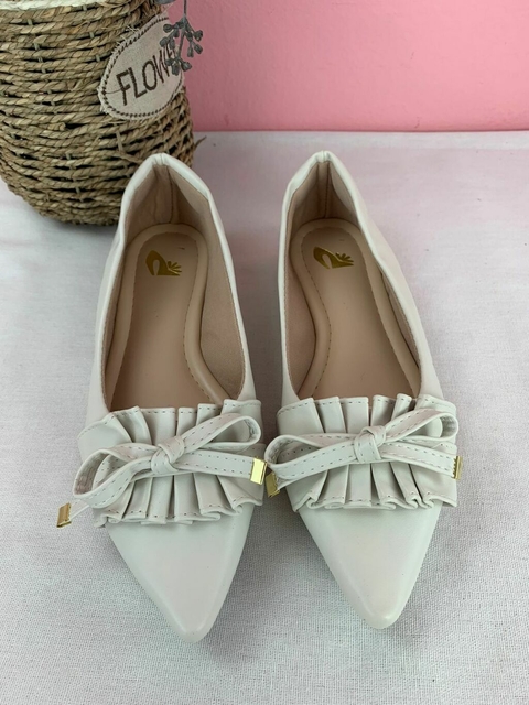 Sapatilha Alongada Off-White com Laço Fru-fru - comprar online