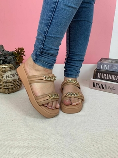 Rasteira Flatform com Corrente Nude - comprar online