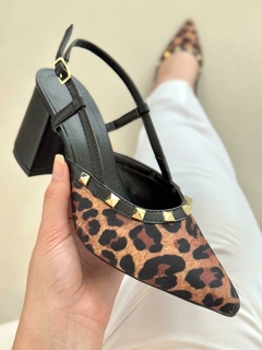 Scarpin Chanel Com Salto Bloco Animal Print - loja online