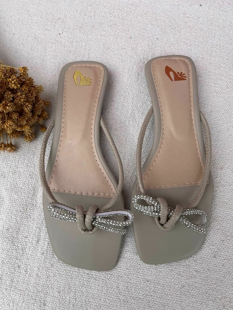 Rasteira Com Laço Brilhinho Cinza - Conforto e elegância com qualidade de fábrica - comprar online