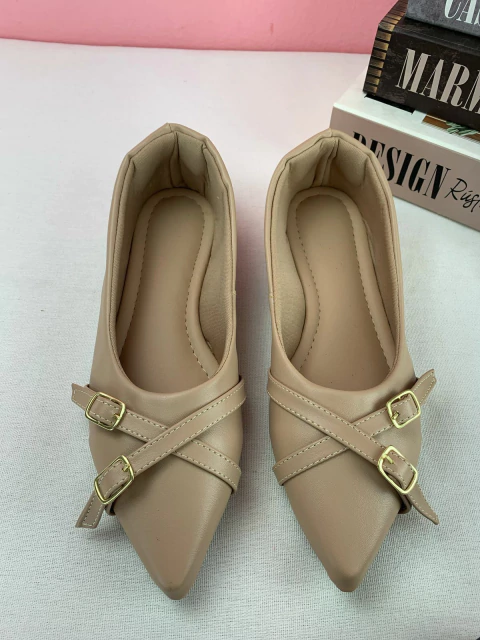 Sapatilha Bico Alongada com X com Fivela Bege - Produto para revender - comprar online