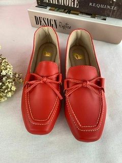 Mocassim Bico Quadrado Pesponto com Laço Fino Vermelha - comprar online