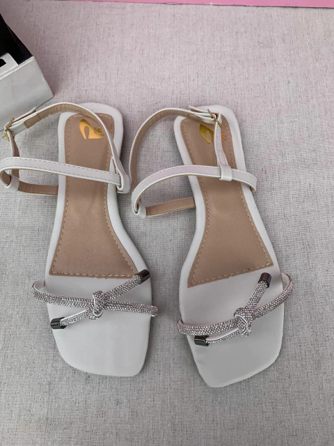 Sandália Off White Com Tiras Em Strass - comprar online