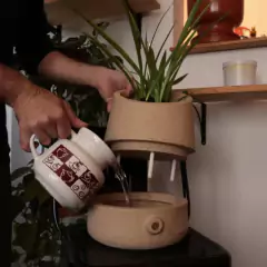 Vaso Autoirrigável Copo de Leite M (22X25) Cor Areia BROTA - Cultiv.me