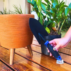 Imagem do Pá Larga Aço Cabo Emborrachado Jardinagem ALPE E ARITANA