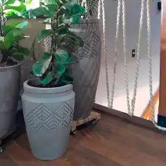 Vaso Tribo Cilíndrico 44 (67L) Cimento Queimado JAPI - comprar online