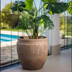 Vaso Tribo Cilíndrico 55 (72L) Cor Cimento Queimado JAPI - comprar online