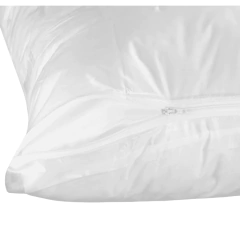 Protetor de travesseiro impermeável siliconado com zíper da marca Tc Care, tamanho 50cm x 70cm, embalagem transparente com etiqueta azul e branca


