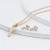 Kit de Brinco e Colar Dourado Cruz Madrepérola em Aço Inoxidável