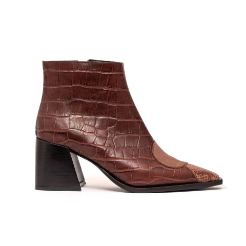 ME QUIERO IR A TOKYO MARRÓN