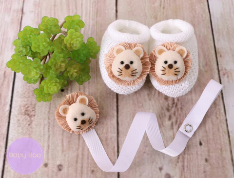 Kit Sapatinho + Prendedor de Chupeta Leão - Branco