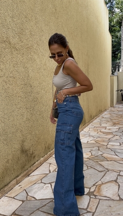 Calça jeans cargo na internet