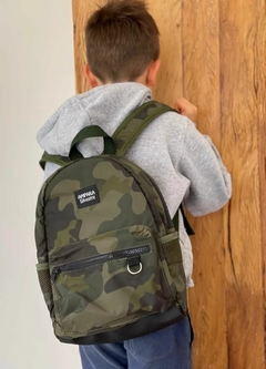 Mochila infantil camuflada