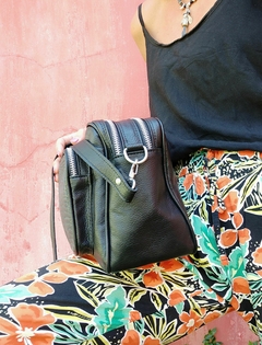 CARTERA/BANDOLERA ATENEA NEGRA en internet