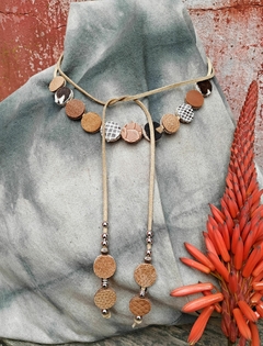 COLLAR ENLACES TOSTADO