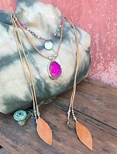 COLLAR AGATA FUCSIA