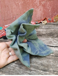 SCRUNCHIE CUADRADA SHIBORI VERDE - comprar online