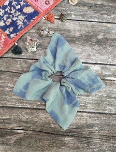 SCRUNCHIE CUADRADA SHIBORI VERDE