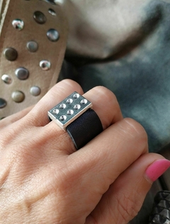 ANILLO EQUILIBRIO NEGRO - Misia Accesorios - De Tandil a todo el país
