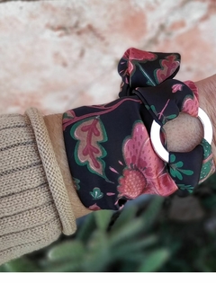 BRAZALETE DE SEDA FLOREADO en internet