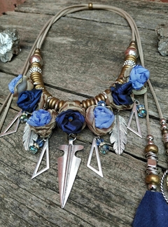 COLLAR FLORES AZULES - comprar online