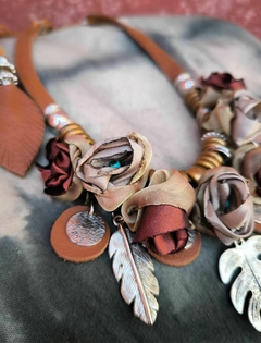 COLLAR FLORES TERRACOTA - comprar online