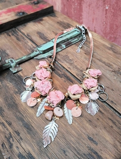 COLLAR FLORES ROSAS - comprar online