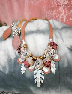 COLLAR FLORES TERRACOTA