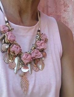 COLLAR FLORES ROSAS - tienda online
